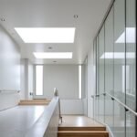 découvrez nos conseils pour rénover une cage d’escalier étroite tout en préservant la luminosité, afin d'optimiser l'espace et créer une ambiance claire et accueillante.